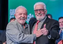 Lula sai em defesa de Jaques Wagner em meio ao caso Banco Master e rejeita política baseada em “ilações”