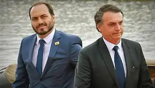 Após aval de Moraes, Carlos Bolsonaro visita o pai e relata “choro de emoção” Após aval de Moraes, Carlos Bolsonaro visita o pai e relata “choro de emoção”