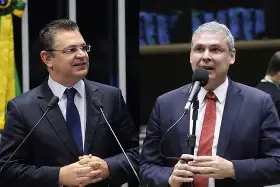 Nos bastidores da disputa eleitoral, Lindbergh tenta construir ponte com o PL, mas acordo com Alfredo Gaspar não avança