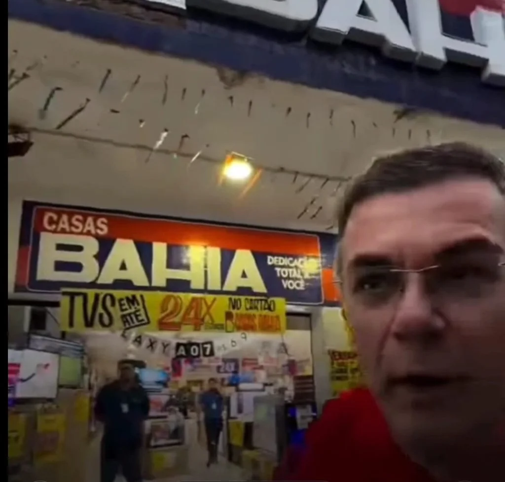 Deputado do PT convoca boicote às Casas Bahia após música associada a Bolsonaro e provoca reação de funcionários