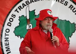 MST assume autoria de pichação na Embaixada dos Estados Unidos em Brasília durante ato em homenagem a Fidel Castro MST assume autoria de pichação na Embaixada dos Estados Unidos em Brasília durante ato em homenagem a Fidel Castro