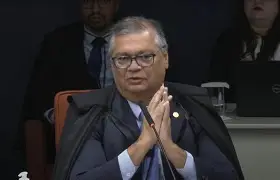 “Assassinos não respeitam horário de lazer”, diz Flávio Dino ao rebater vídeo na praia “Assassinos não respeitam horário de lazer”, diz Flávio Dino ao rebater vídeo na praia