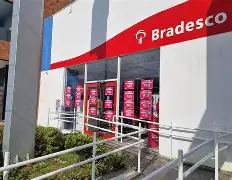 Bradesco fecha 324 agências e reduz 2,4 mil postos de trabalho em meio a lucro bilionário