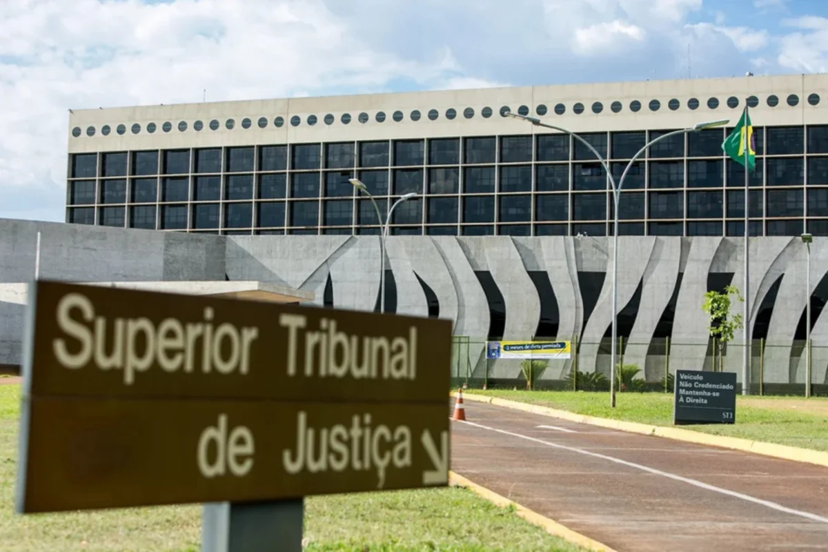Lula sanciona lei que cria filtro de relevância no STJ e muda funcionamento da Justiça brasileira