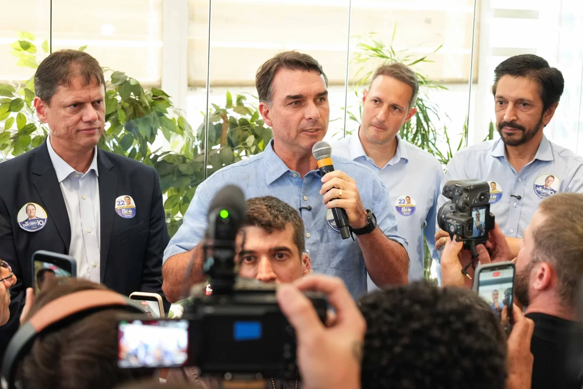 Flávio Bolsonaro defende vídeo sobre Lulinha e acusa pedido de remoção de tentativa de censura Flávio Bolsonaro defende vídeo sobre Lulinha e acusa pedido de remoção de tentativa de censura