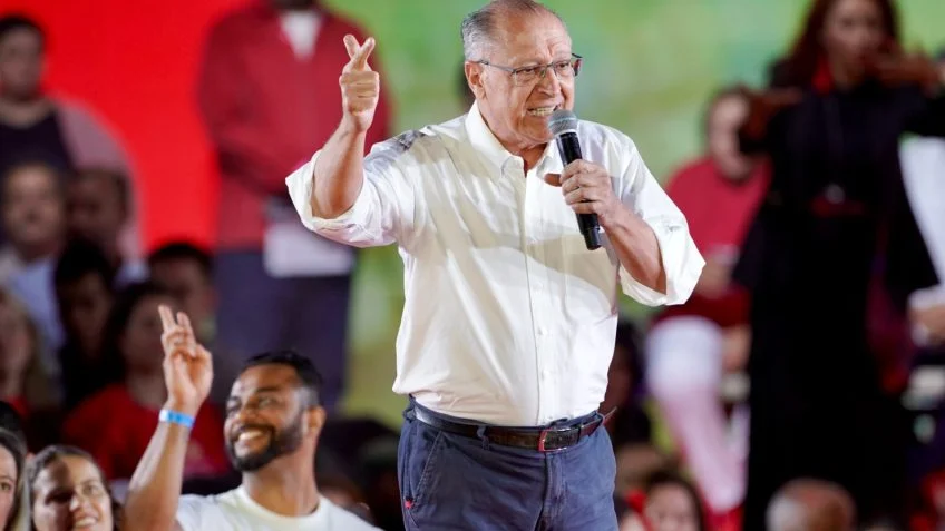 “Urna eletrônica não aceita voto de argentino e americano”, diz Alckmin ao defender sistema eleitoral brasileiro “Urna eletrônica não aceita voto de argentino e americano”, diz Alckmin ao defender sistema eleitoral brasileiro