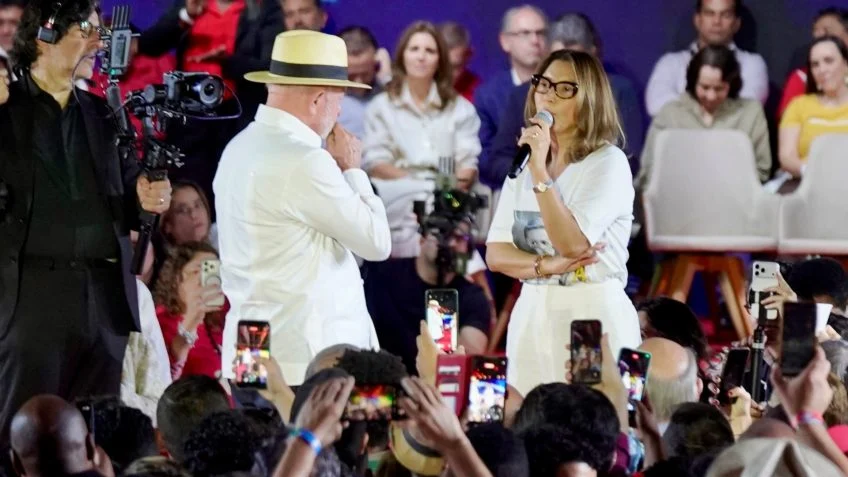 Janja interrompe Lula durante discurso sobre gravidez na adolescência e episódio repercute nas redes