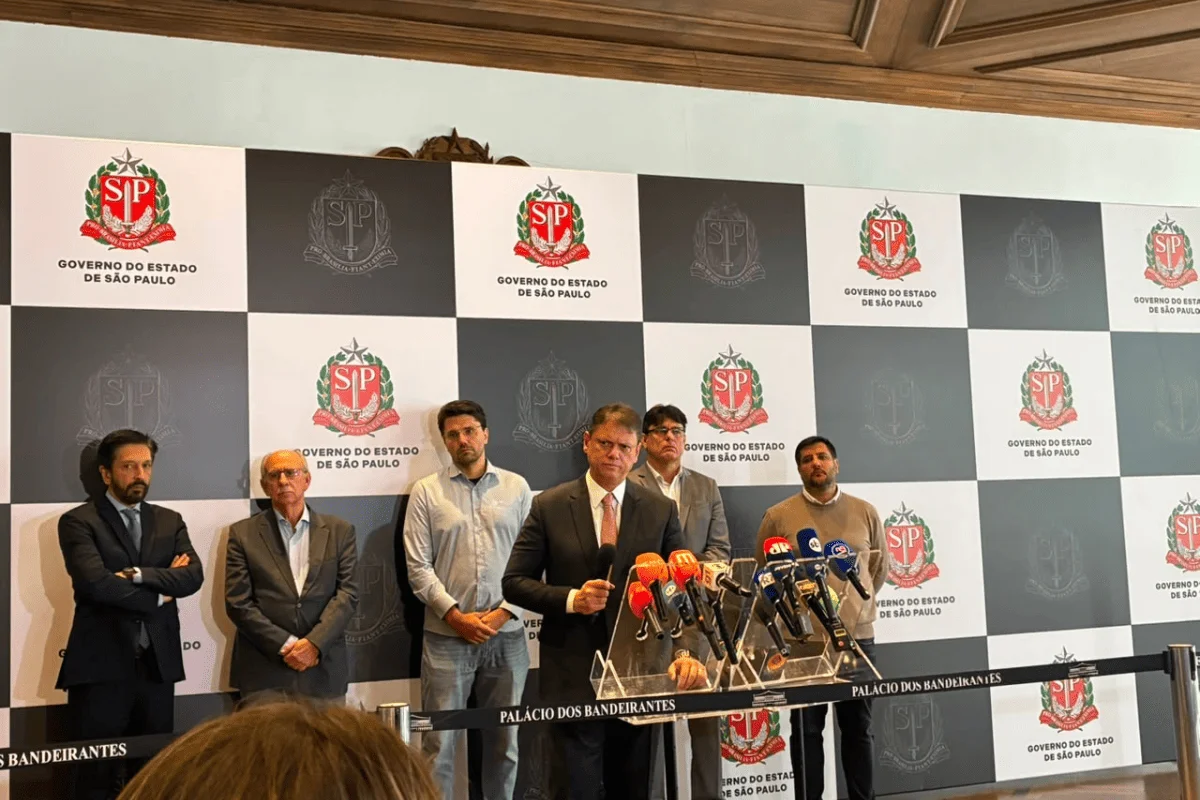 Tarcísio garante empregos de ferroviários, defende concessão da CPTM e espera fim da greve em São Paulo Tarcísio garante empregos de ferroviários, defende concessão da CPTM e espera fim da greve em São Paulo