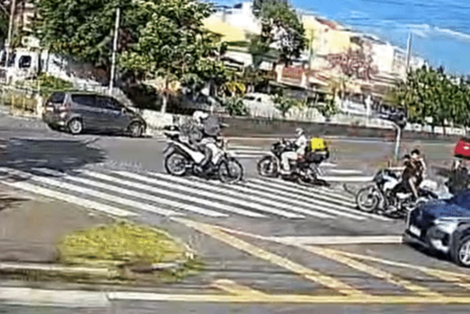 Tiros, perseguição e morte: PMs interrompem tentativa de roubo de moto e dois suspeitos morrem em Santo André Tiros, perseguição e morte: PMs interrompem tentativa de roubo de moto e dois suspeitos morrem em Santo André