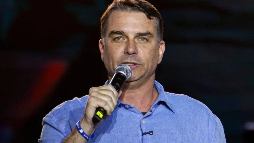 “Quem deve explicações é Lula”, diz Flávio Bolsonaro ao atacar governo em casos envolvendo Lulinha e Banco Master “Quem deve explicações é Lula”, diz Flávio Bolsonaro ao atacar governo em casos envolvendo Lulinha e Banco Master