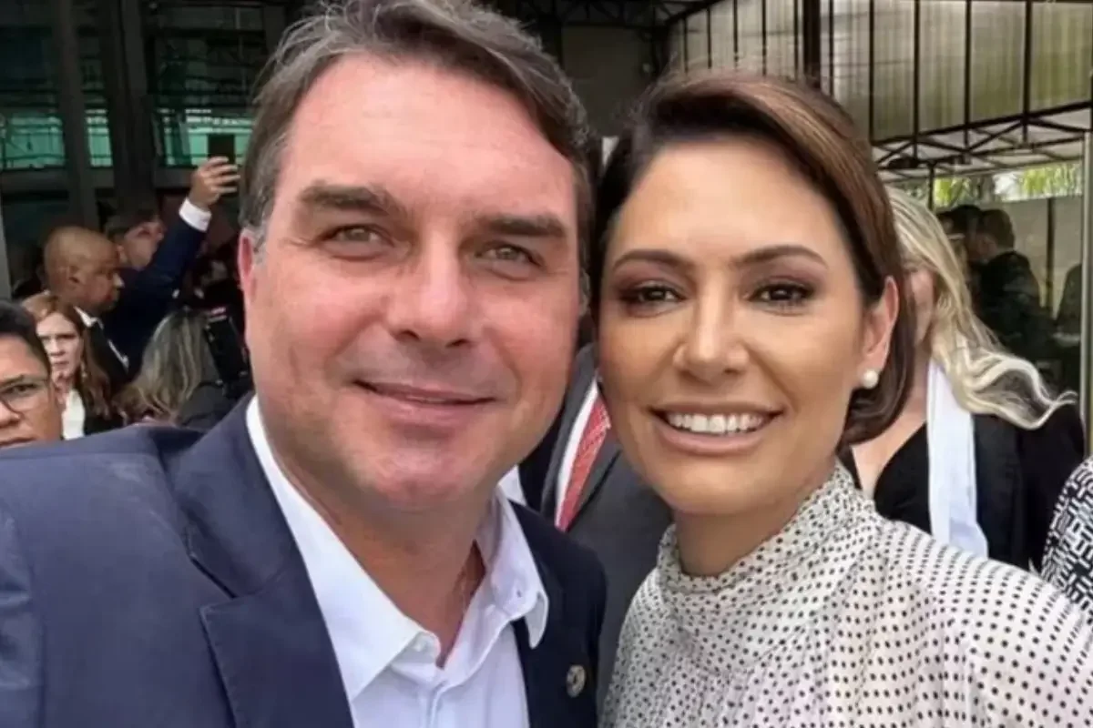 Flávio Bolsonaro confirma Michelle na propaganda eleitoral após crise e tenta reorganizar o bolsonarismo