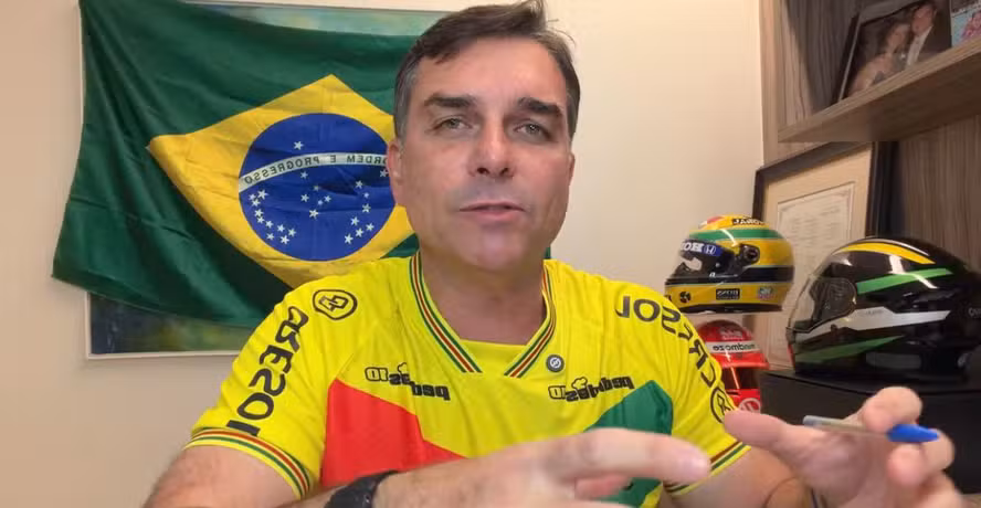Flávio Bolsonaro muda estratégia e transforma inflação e endividamento das famílias em eixo central da campanha Flávio Bolsonaro muda estratégia e transforma inflação e endividamento das famílias em eixo central da campanha