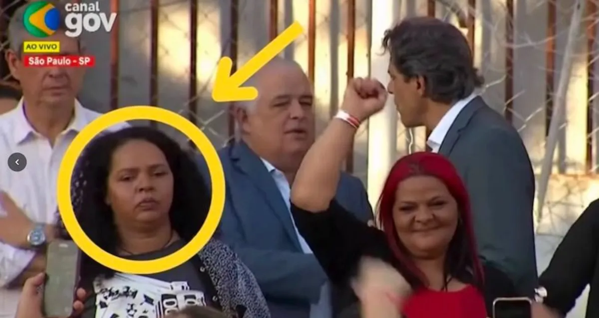 Foto confirma presença de Haddad no mesmo palco que Alessandra Moja, alvo de operação contra o PCC Foto confirma presença de Haddad no mesmo palco que Alessandra Moja, alvo de operação contra o PCC