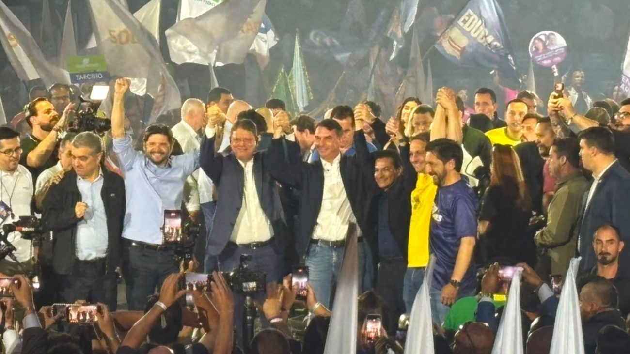 Tarcísio é oficializado candidato à reeleição em São Paulo em convenção marcada por demonstração de força política e apoio de Flávio Bolsonaro Tarcísio é oficializado candidato à reeleição em São Paulo em convenção marcada por demonstração de força política e apoio de Flávio Bolsonaro