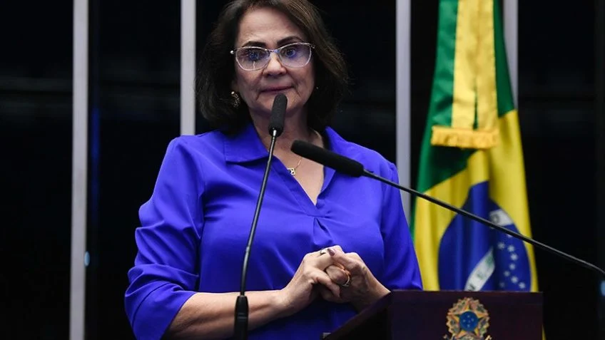 Damares aciona Justiça contra Lula e questiona uso eleitoral da Petrobras