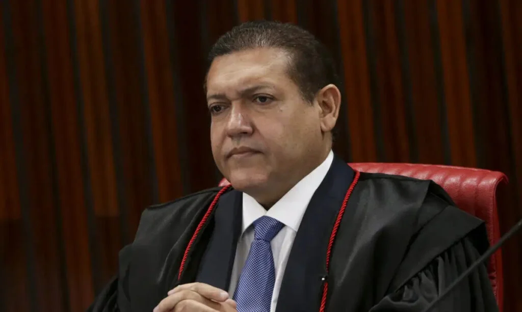 Casa de Kassio Nunes Marques, presidente do TSE, pega fogo em Brasília; ministro e família estavam na residência Casa de Kassio Nunes Marques, presidente do TSE, pega fogo em Brasília; ministro e família estavam na residência