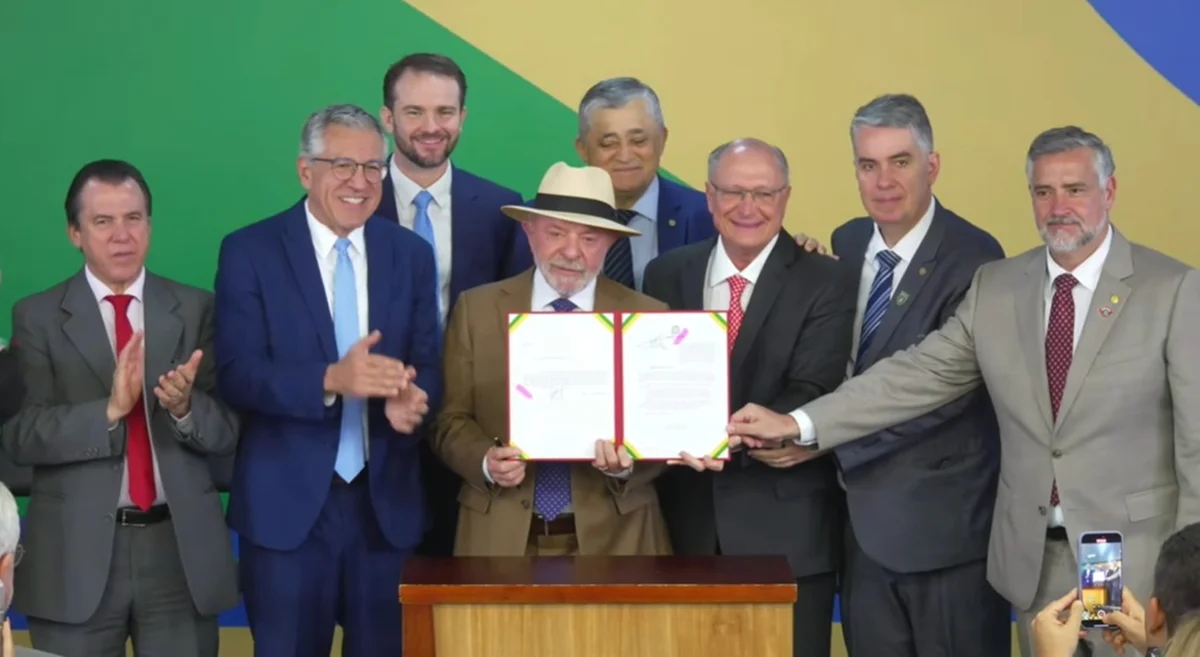 Lula sanciona lei que amplia uso de recursos do FGTS para financiar Santas Casas e hospitais filantrópicos