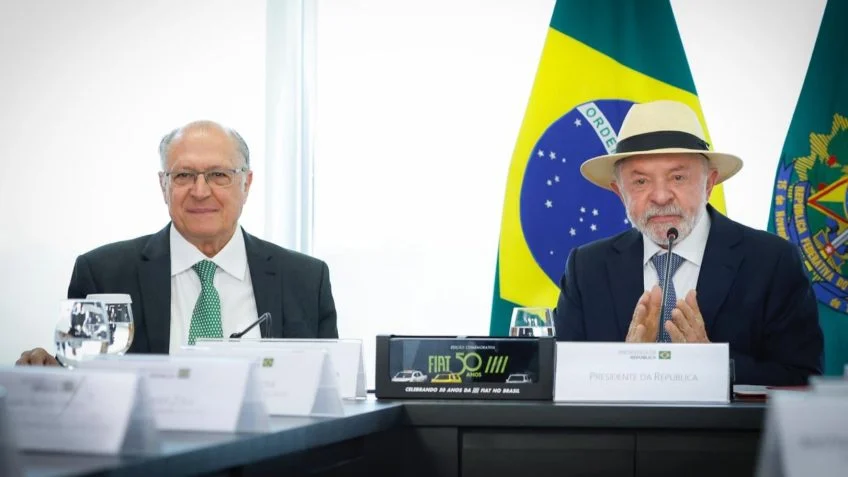 PT oficializa candidatura de Lula em convenção nacional e aposta em estratégia voltada às redes sociais PT oficializa candidatura de Lula em convenção nacional e aposta em estratégia voltada às redes sociais