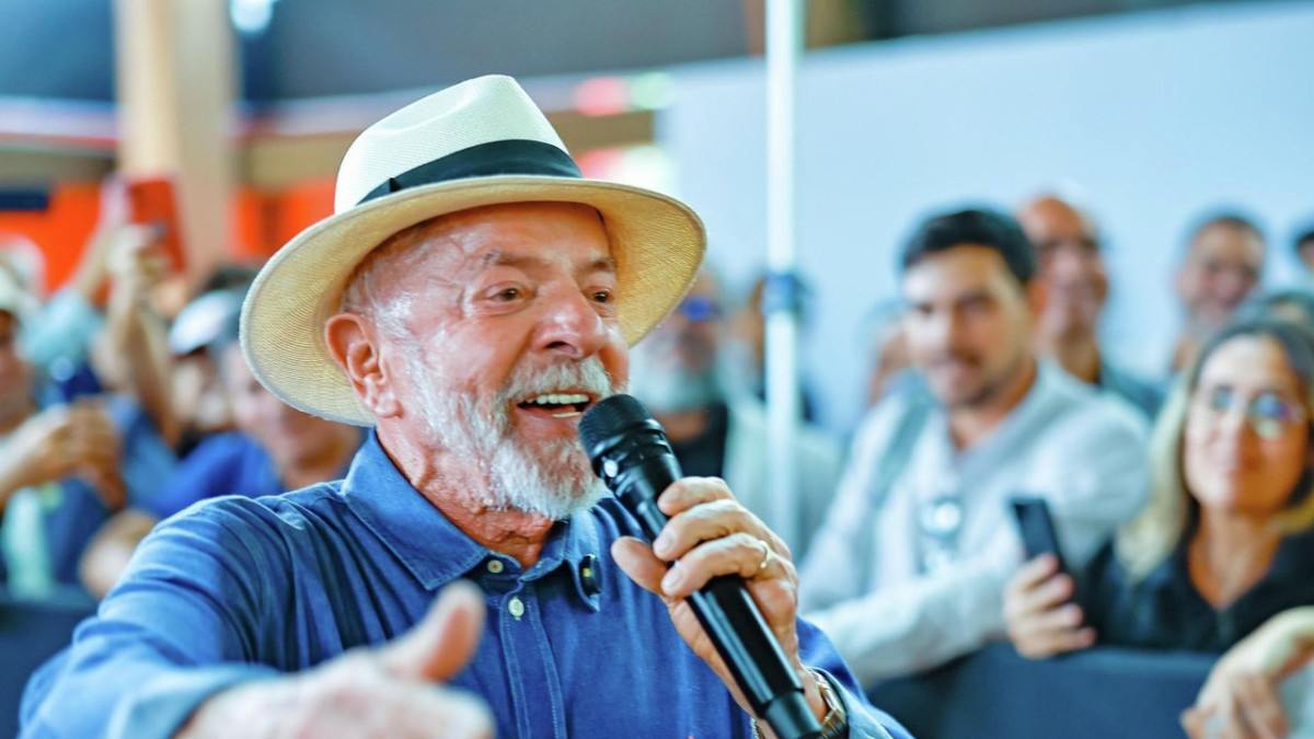 Campanha de Lula parte para ofensiva contra Flávio Bolsonaro e lança jingle para viralizar nas redes