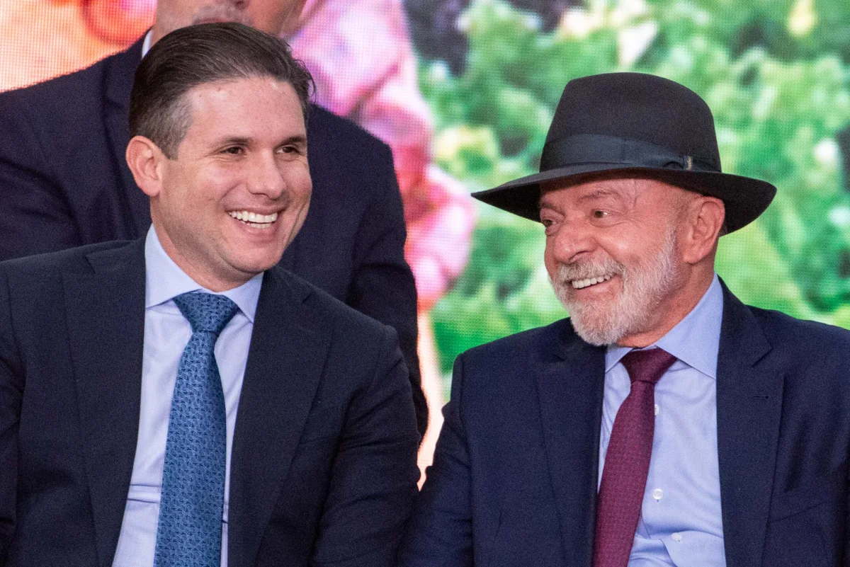 Hugo Motta declara apoio a Lula e expõe nova divisão do Republicanos na eleição de 2026