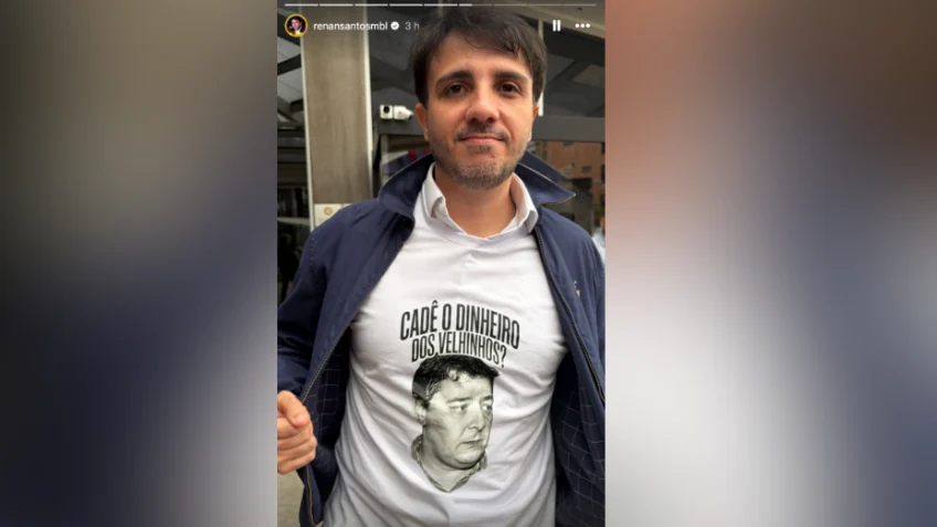 Renan Santos usa camiseta com foto de Lulinha e transforma investigação do INSS em novo ataque a Lula Renan Santos usa camiseta com foto de Lulinha e transforma investigação do INSS em novo ataque a Lula
