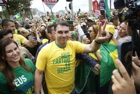 Entre a transição e a permanência: Flávio Bolsonaro diz que quer entrar para a história e mira quatro anos na Presidência