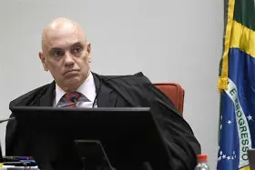 Moraes diz que modelo eleitoral brasileiro “faliu” e defende mudança para o voto distrital misto