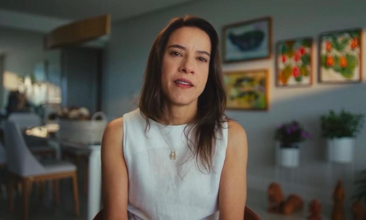Raquel Lyra aciona polícias após cartazes apócrifos espalhados pelo Recife e denuncia ataque contra sua família Raquel Lyra aciona polícias após cartazes apócrifos espalhados pelo Recife e denuncia ataque contra sua família