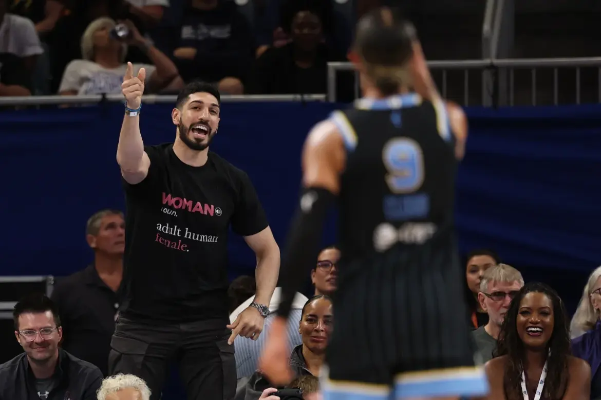 Ex-jogador da NBA é expulso de jogo da WNBA após protestos durante partida