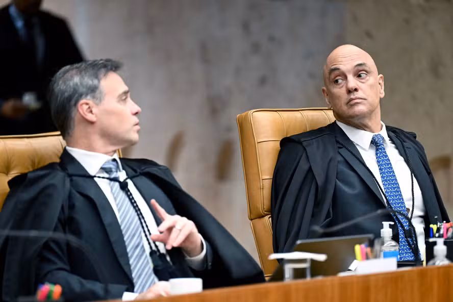 MORAES E MENDONÇA FICAM LADO A LADO NO STF APÓS CRISE ENVOLVENDO VORCARO, MAS SILÊNCIO DOMINA SESSÃO MORAES E MENDONÇA FICAM LADO A LADO NO STF APÓS CRISE ENVOLVENDO VORCARO, MAS SILÊNCIO DOMINA SESSÃO