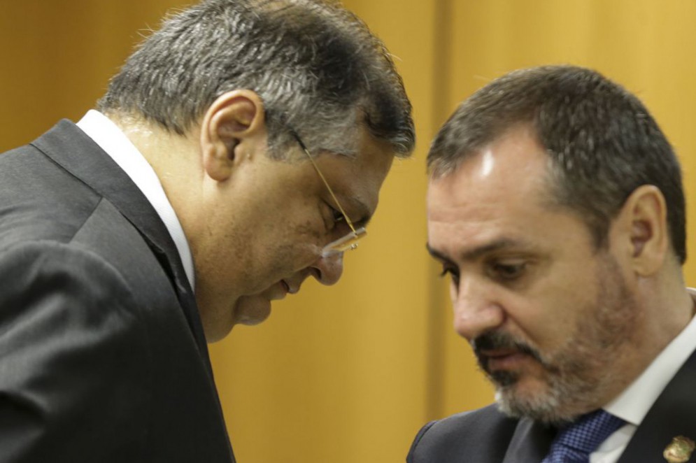 Flávio Dino reintegra Andrei Rodrigues à Polícia Federal e amplia crise dentro do STF Flávio Dino reintegra Andrei Rodrigues à Polícia Federal e amplia crise dentro do STF