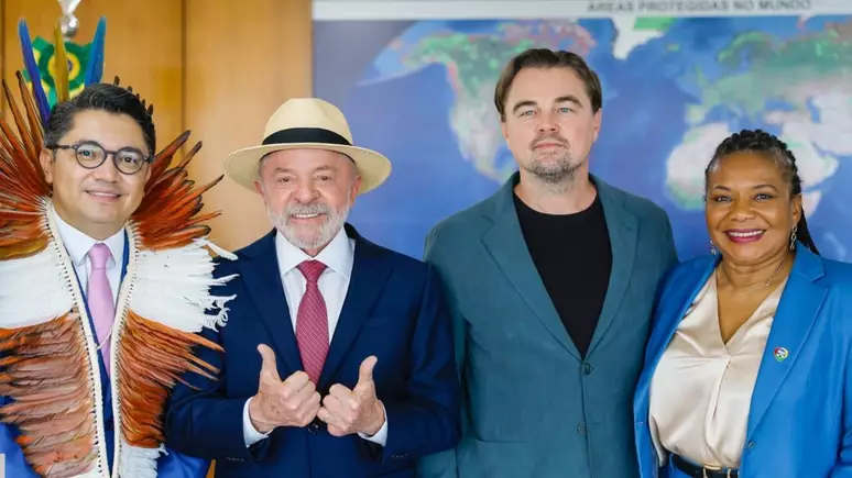 Leonardo DiCaprio percorre o Brasil, encontra Lula e Raoni e reforça agenda ambiental Leonardo DiCaprio percorre o Brasil, encontra Lula e Raoni e reforça agenda ambiental