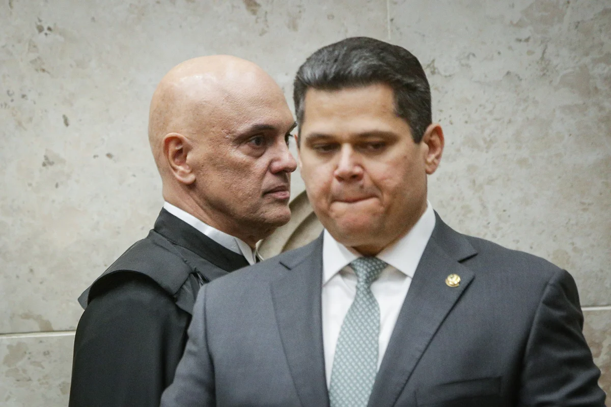 ALCOLUMBRE E MORAES SE REUNIRAM ANTES DE OFENSIVA CONTRA MENDONÇA, E ENCONTRO AMPLIA QUESTIONAMENTOS SOBRE CRISE NO STF