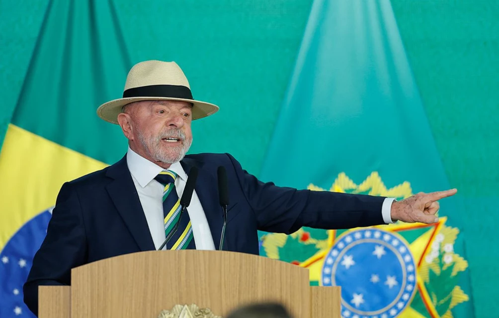 LULA ATACA SABATINA DA GLOBO, CHAMA TRALLI DE “INVESTIGADOR” E TRANSFORMA PERGUNTAS JORNALÍSTICAS EM ALVO POLÍTICO LULA ATACA SABATINA DA GLOBO, CHAMA TRALLI DE “INVESTIGADOR” E TRANSFORMA PERGUNTAS JORNALÍSTICAS EM ALVO POLÍTICO
