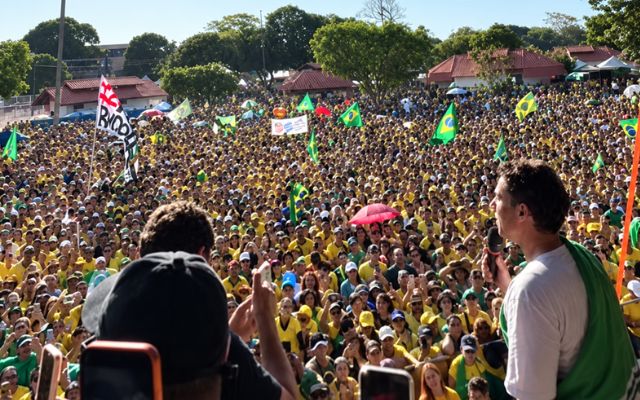 Nikolas Ferreira reúne multidão no Amapá e cobra Alcolumbre por impeachment de Moraes Nikolas Ferreira reúne multidão no Amapá e cobra Alcolumbre por impeachment de Moraes