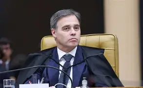 ANDRÉ MENDONÇA REVOGA PRISÃO DO FILHO DO “CARECA DO INSS”, MAS MANTÉM RESTRIÇÕES E TORNOZELEIRA ANDRÉ MENDONÇA REVOGA PRISÃO DO FILHO DO “CARECA DO INSS”, MAS MANTÉM RESTRIÇÕES E TORNOZELEIRA