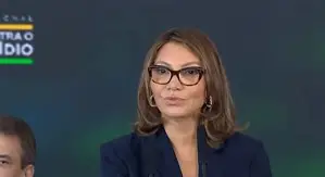 Justiça cobra explicações da AGU por defesa judicial de Janja