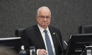 FACHIN DÁ 72 HORAS PARA MENDONÇA RESPONDER À AGU EM CRISE QUE EXPÕE RACHAS NO STF E ABALA COMANDO DA PF FACHIN DÁ 72 HORAS PARA MENDONÇA RESPONDER À AGU EM CRISE QUE EXPÕE RACHAS NO STF E ABALA COMANDO DA PF