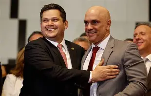 Alcolumbre fecha a porta para impeachment de Moraes mesmo após novas mensagens de Vorcaro