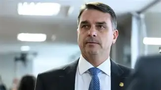 Flávio Bolsonaro decide não comparecer à entrevista do Jornal da Record em meio à disputa eleitoral de 2026