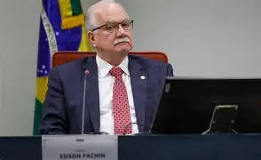 13 ex-ministros do STF cobram Fachin e alertam para a “mais aguda crise” da história da Corte
