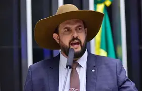 Flávio Bolsonaro desautoriza Zé Trovão e afirma: “Não pedi isso”