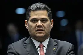 Alcolumbre: “Não é normal” ter 109 pedidos de impeachment contra ministros do STF