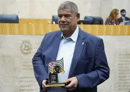 Milton Leite se entrega à polícia após operação contra o PCC; investigação apura suspeitas de infiltração no transporte público de São Paulo