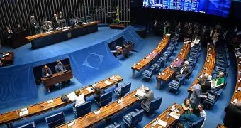 Senado fecha o plenário e impede discursos de senadores em meio a crise envolvendo o STF