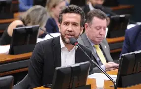 Janones reage a pedido de prisão no STF e desafia Mendonça: “Eu vou cumprir, ministro” Janones reage a pedido de prisão no STF e desafia Mendonça: “Eu vou cumprir, ministro”