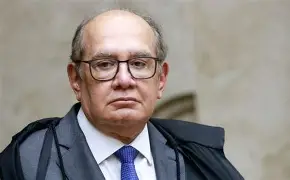 Gilmar Mendes propõe a Fachin vetar delegados da PF nos gabinetes do STF em meio à crise entre ministros Gilmar Mendes propõe a Fachin vetar delegados da PF nos gabinetes do STF em meio à crise entre ministros