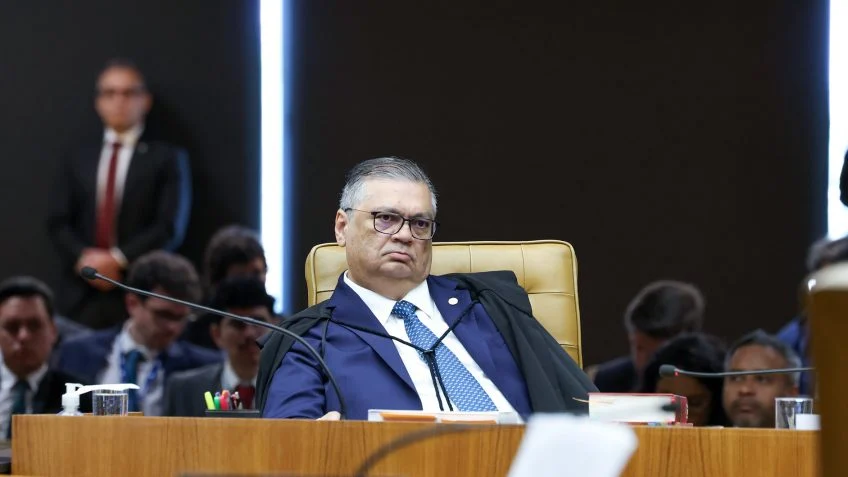 Dino critica Fachin e trava julgamento sobre Moraes depois de bate-boca Dino critica Fachin e trava julgamento sobre Moraes depois de bate-boca