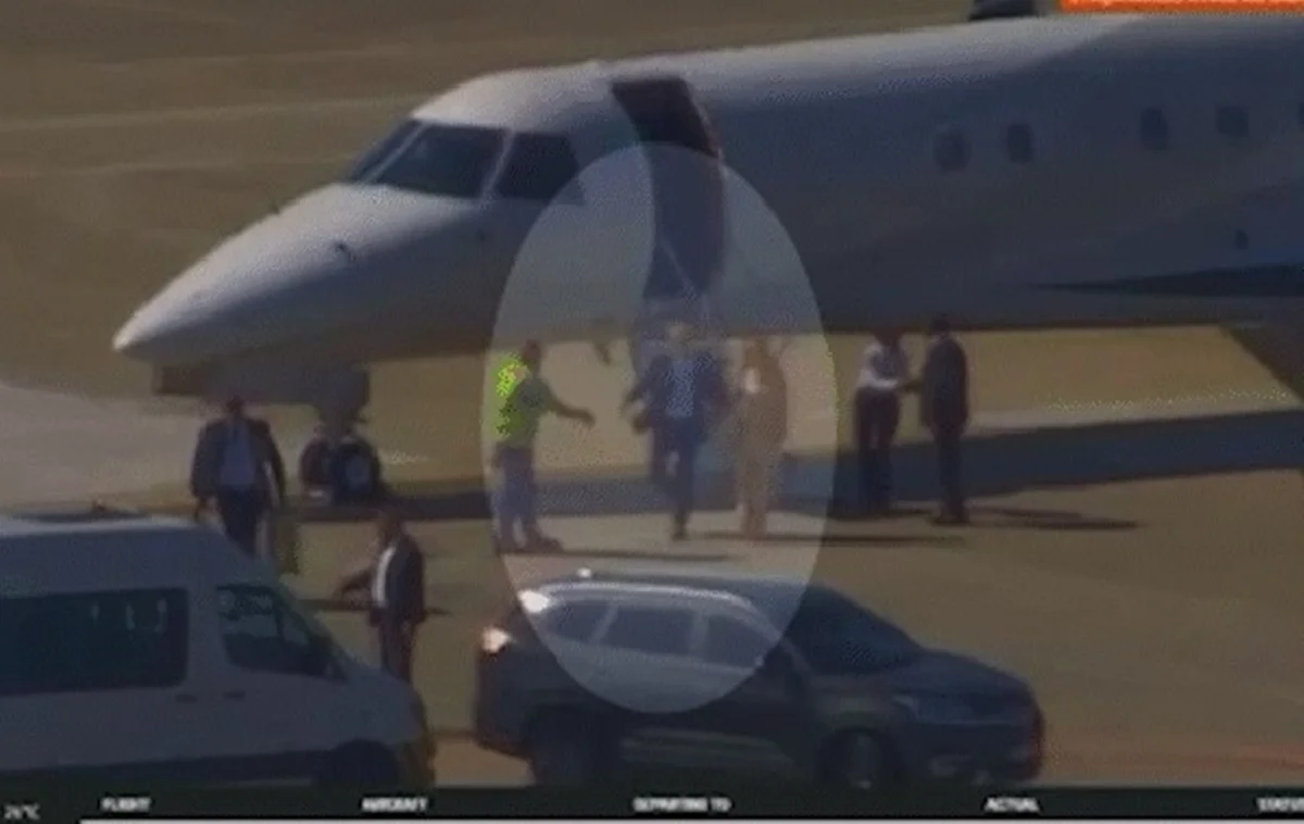 VÍDEO MOSTRA ALEXANDRE DE MORAES E ESPOSA EM JATINHO LIGADO A VORCARO APÓS NOVO CONTRATO DE R$ 50 MILHÕES; CASO LEVANTA QUESTIONAMENTOS ÉTICOS VÍDEO MOSTRA ALEXANDRE DE MORAES E ESPOSA EM JATINHO LIGADO A VORCARO APÓS NOVO CONTRATO DE R$ 50 MILHÕES; CASO LEVANTA QUESTIONAMENTOS ÉTICOS