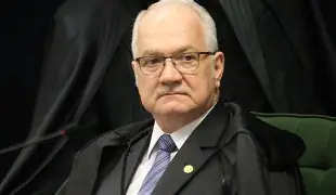 Fachin avalia retirar casos Master e INSS de Mendonça e assumir processos em meio à crise no STF